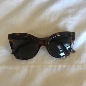 Le Specs Savanna Sunglasses In Tortoise